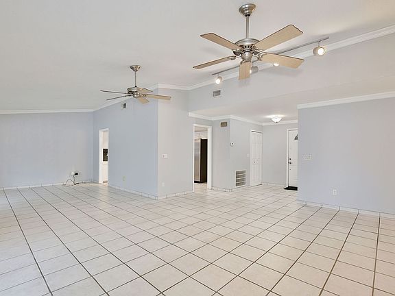 5th image of 7944 Clubhouse Estates Dr