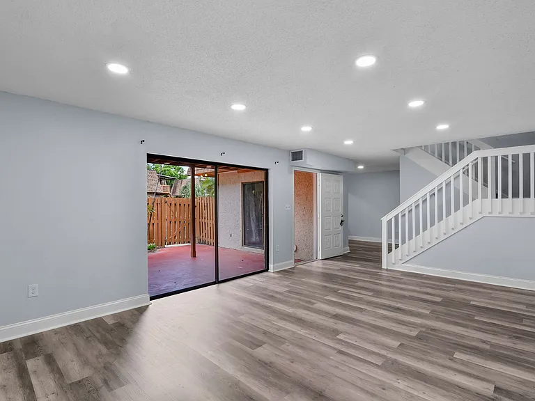 1828 S Park Ave — Photo 8