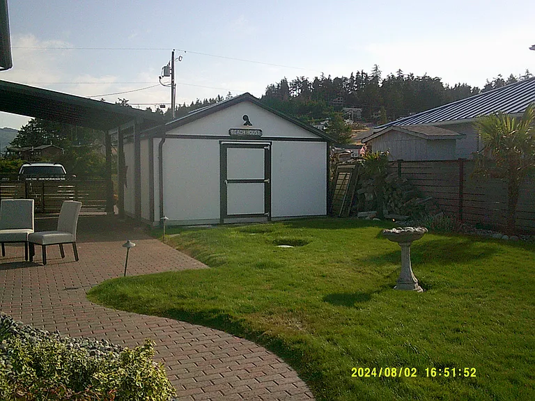 131 Beach Dr — Photo 31