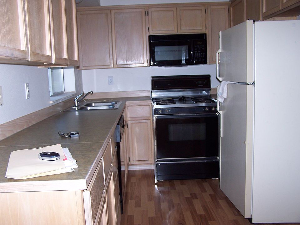 2nd image of 13914-13916 107th Ave. Ct. E.
