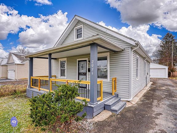 3rd image of 2071 Briarwood Ave