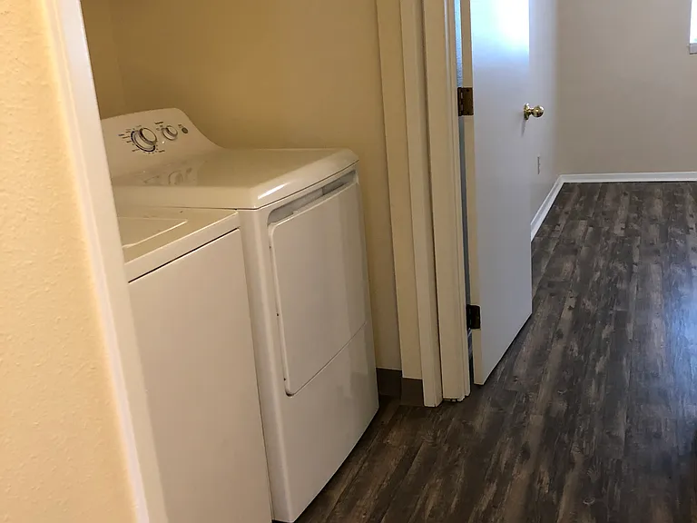 376 Catron St N #1 — Photo 8