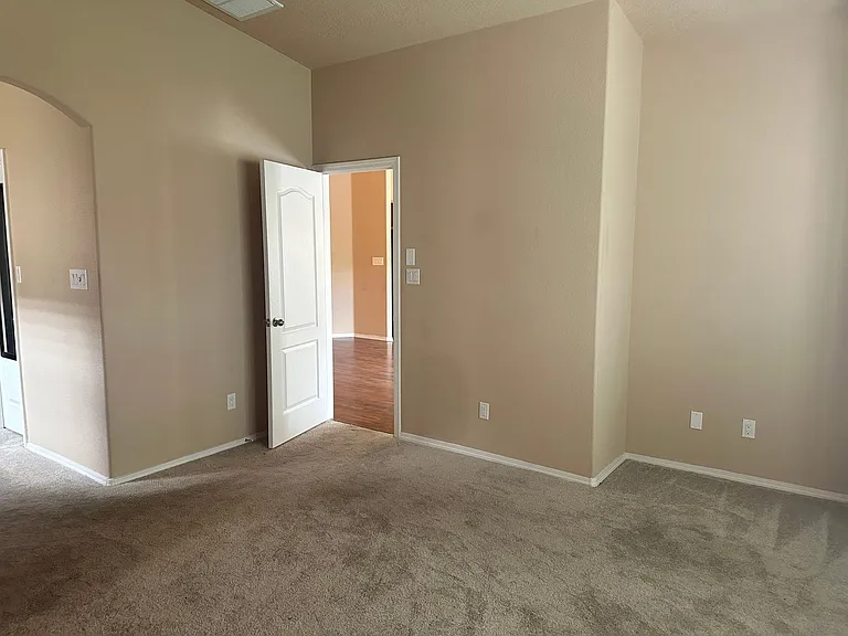 2004 Vernon Dr SE — Photo 11
