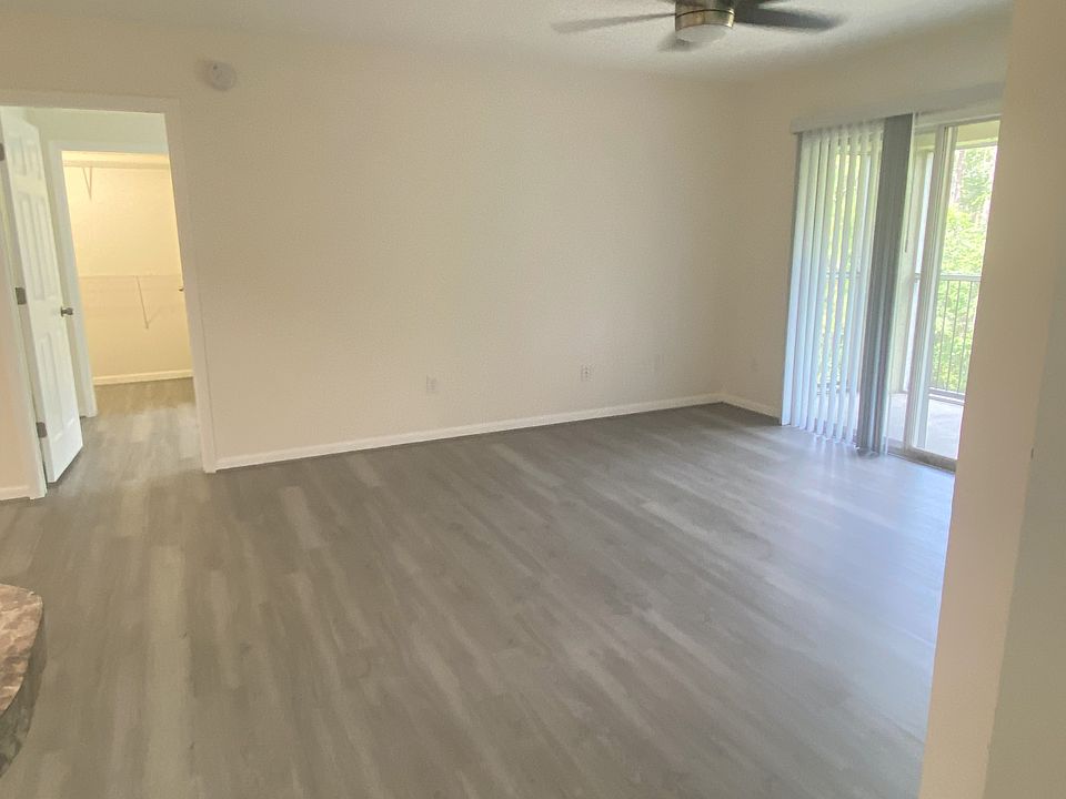1st image of 725 Crest Pines Dr APT 436