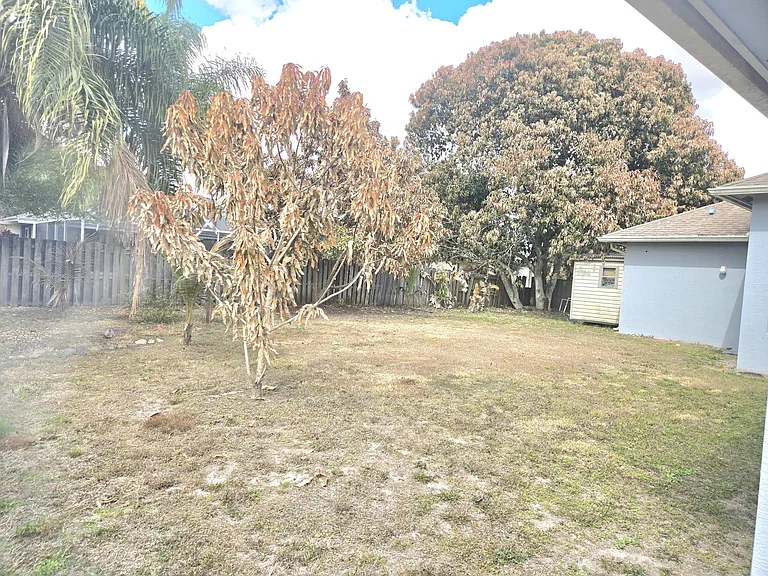 2472 SW Valnera St — Photo 29
