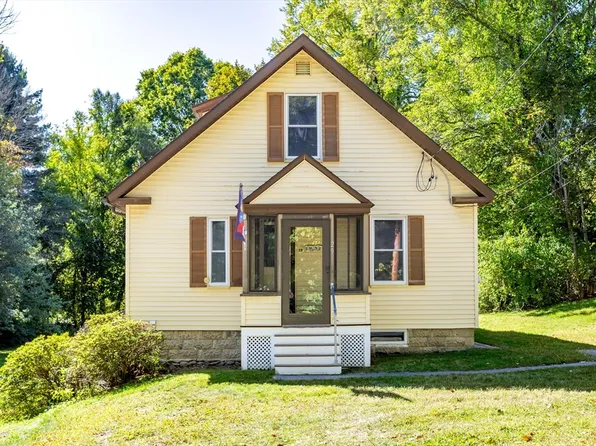 29 West St, Lunenburg, MA 01462