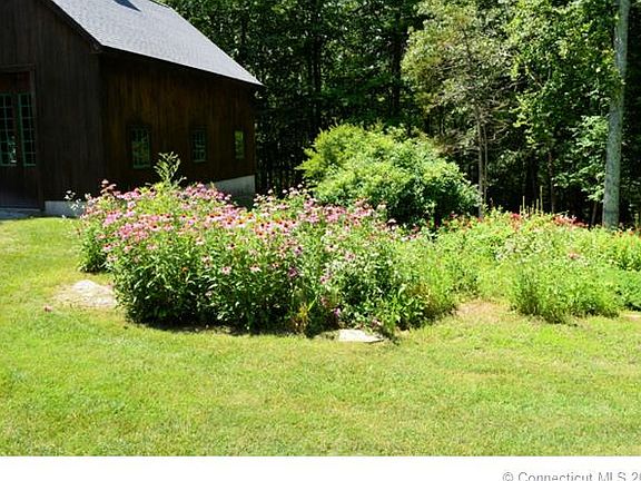 5th image of 27 Cedar Hill Ln
