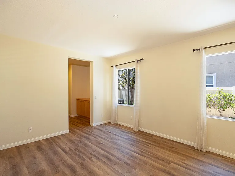 326 Lakeview Ct — Photo 18