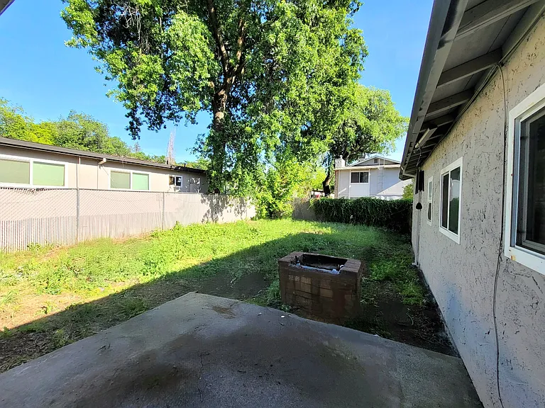 1501 W 3rd St #4 — Photo 3