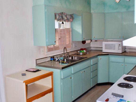 5th image of 208 W McKay St