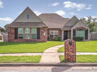 321 N Indianwood Ave, Broken Arrow, OK 74012