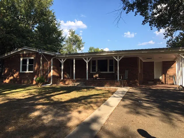 1399 Franklin Road Pelham (Just off tank farm exit) — Photo 1