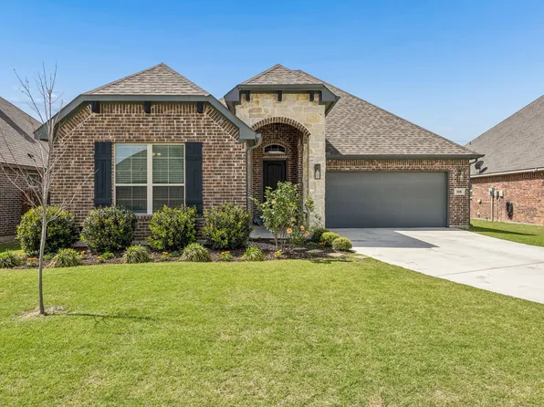 108 Spring Run Dr, Decatur, TX 76234