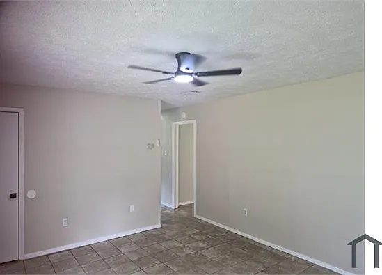 5629 Queen Mary Ln — Photo 11