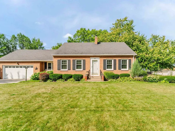 1655 Arizona St, Oshkosh, WI 54902