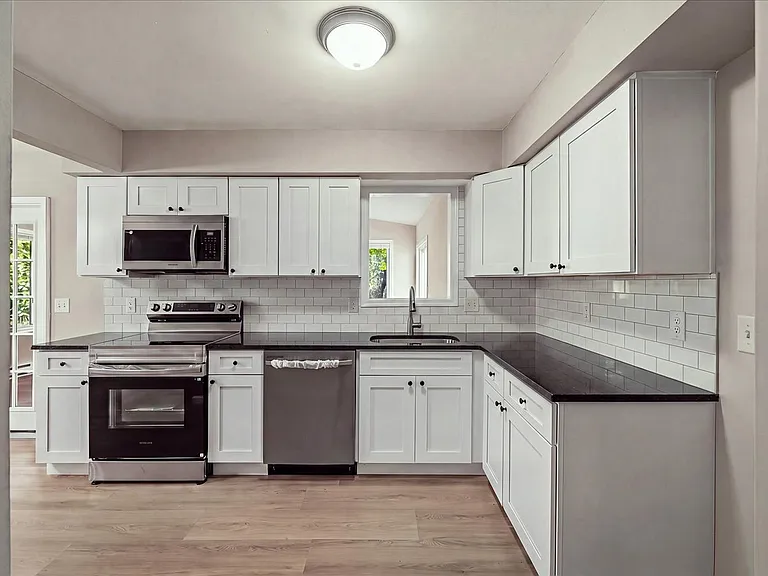 5617 Pembrook Dr — Photo 9