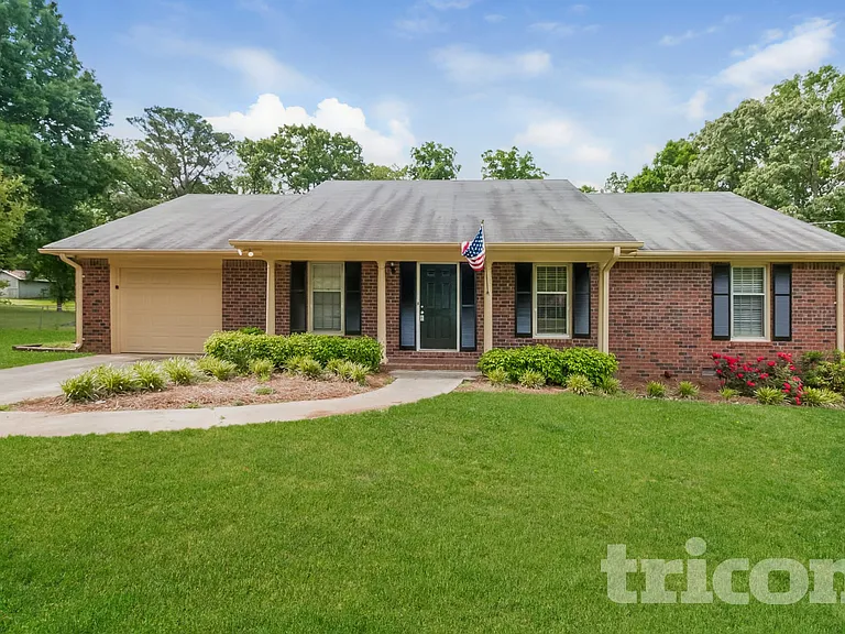 33 Eva Ln — Photo 1