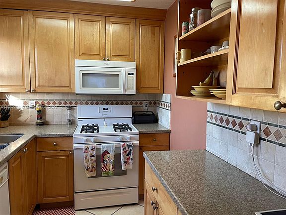 5th image of 13852 Kendale Lakes Dr