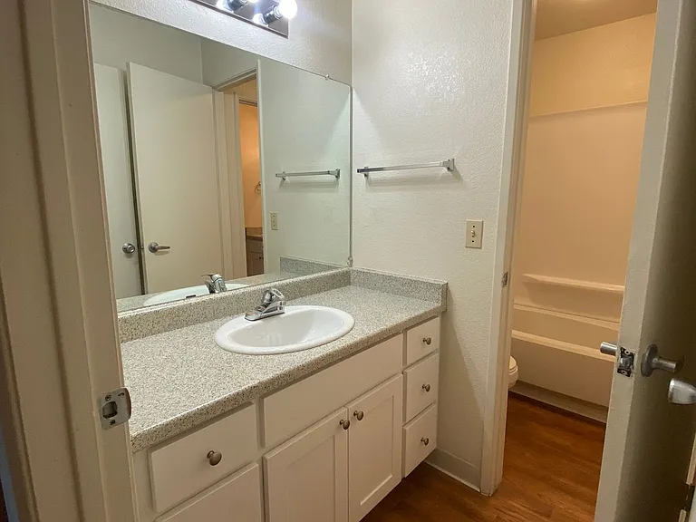 Eastlake Apartments — Photo 11
