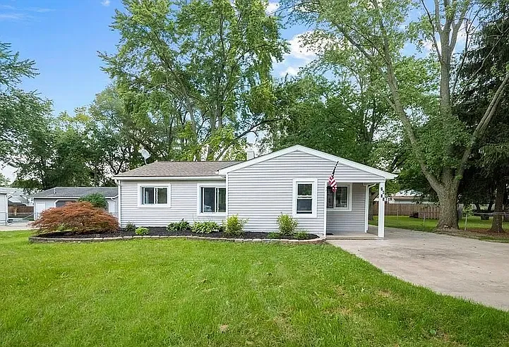 3 bed, 1.5 bath, 1080 sqft, $1,950 — Photo 1