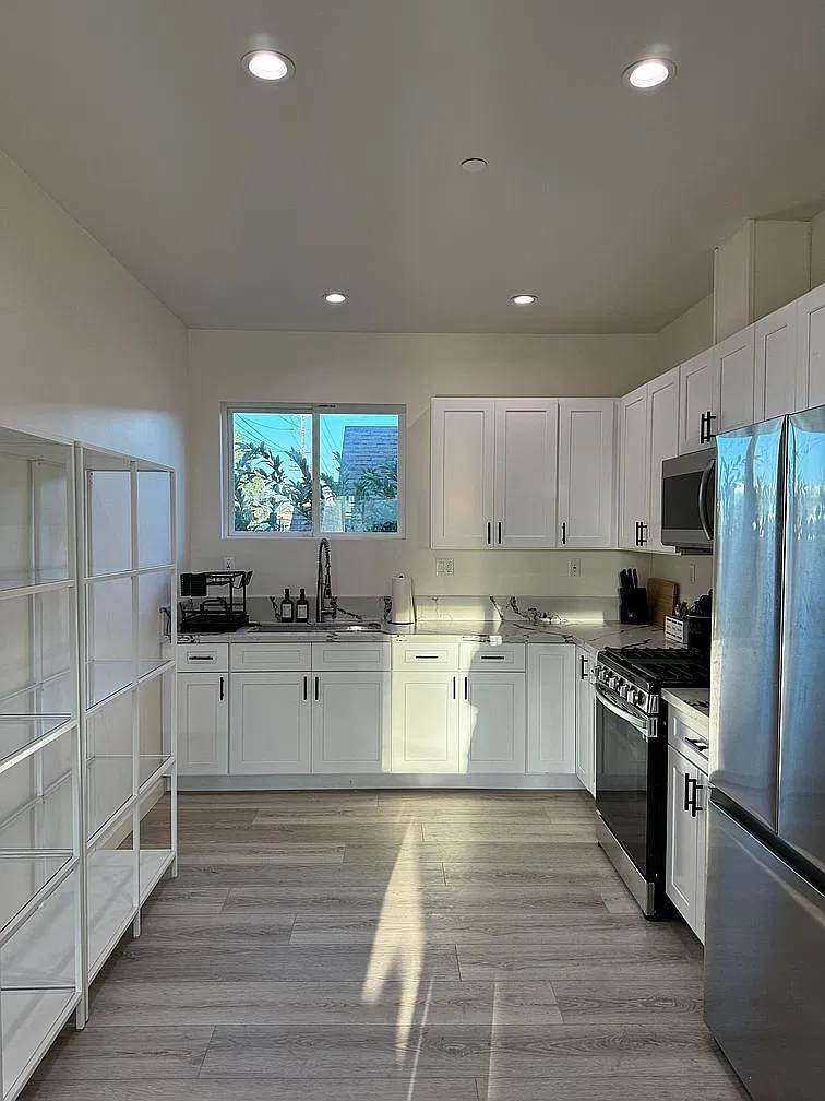 12 bed, 2000 sqft, $1,250 — Photo 4