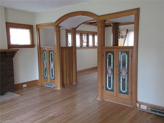 3rd image of 15420 Clifton Blvd