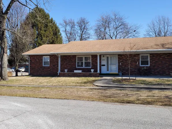 200 SE 5th St, Fairfield, IL 62837