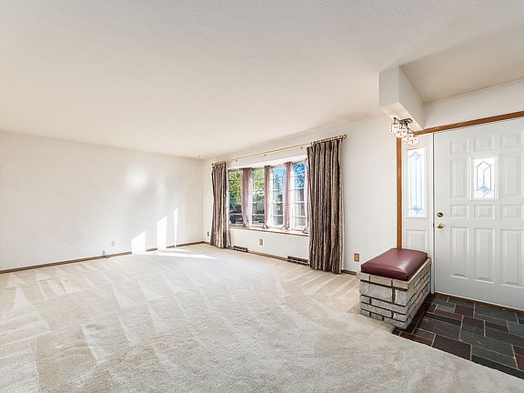 5th image of 5464 York Ln N
