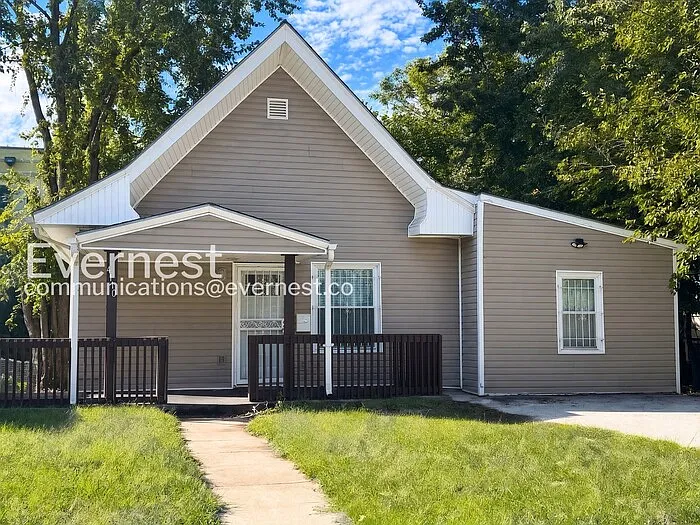 4110 Flora Ave