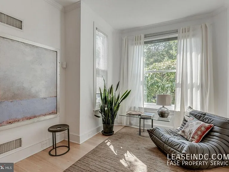 2503 I St NW — Photo 5