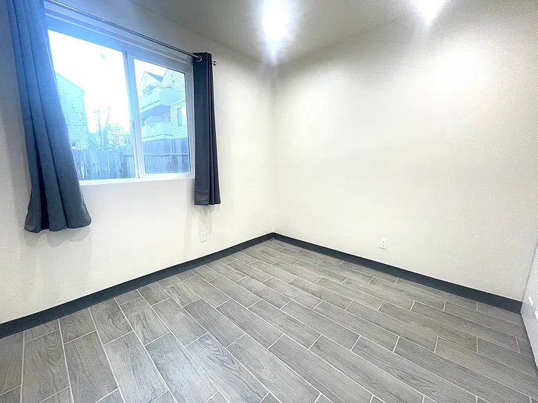 421 3rd Ln #B — Photo 4