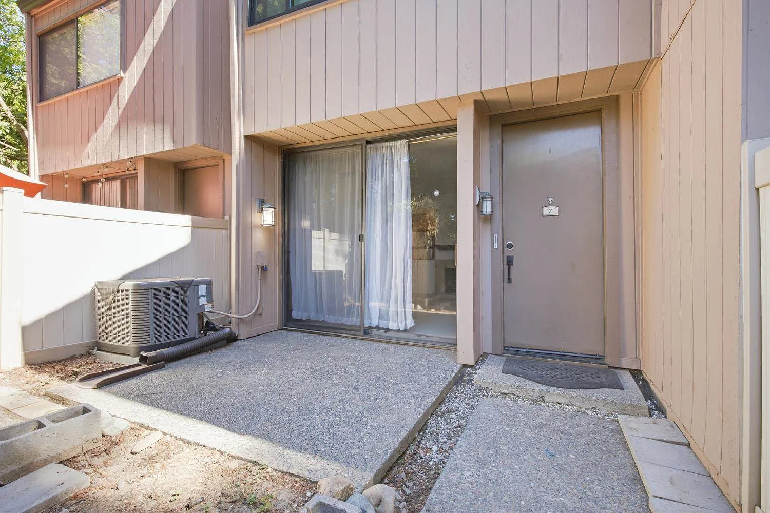1 bed, 715 sqft, $1,800 — Photo 3