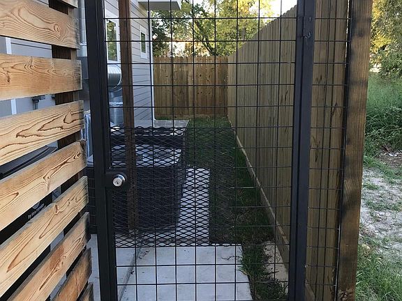 5th image of 3009 Callie St #A