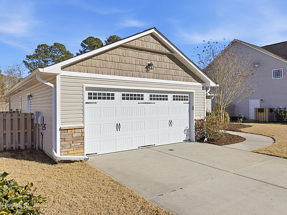 4th image of 1214 Dunlop Drive NE