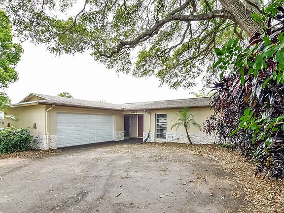 3rd image of 1809 Southwood Ln