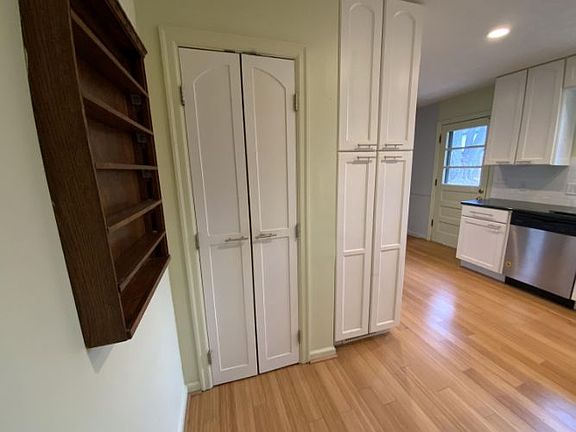 5th image of 1010 Gainesway Dr