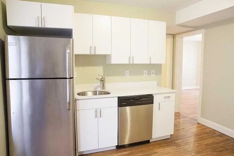 4 bed, $3,550 — Photo 2