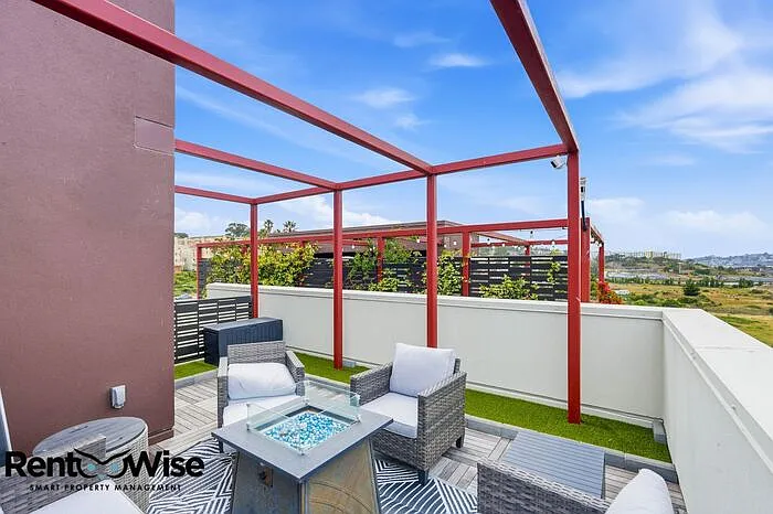 594 Hudson Ave — Photo 28