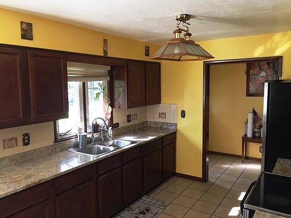 5th image of 822 White Swan Ln