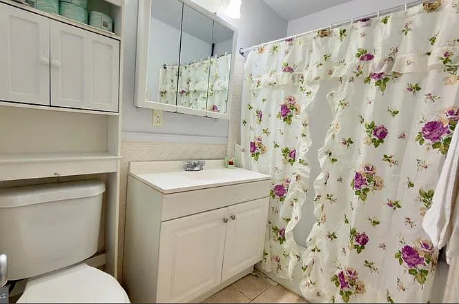 2219 Southgate Sq — Photo 3