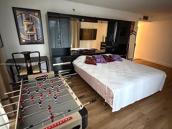 5th image of 210 174th St APT 301