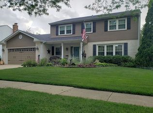 1413 Foxhill Rd, Naperville, IL 60563