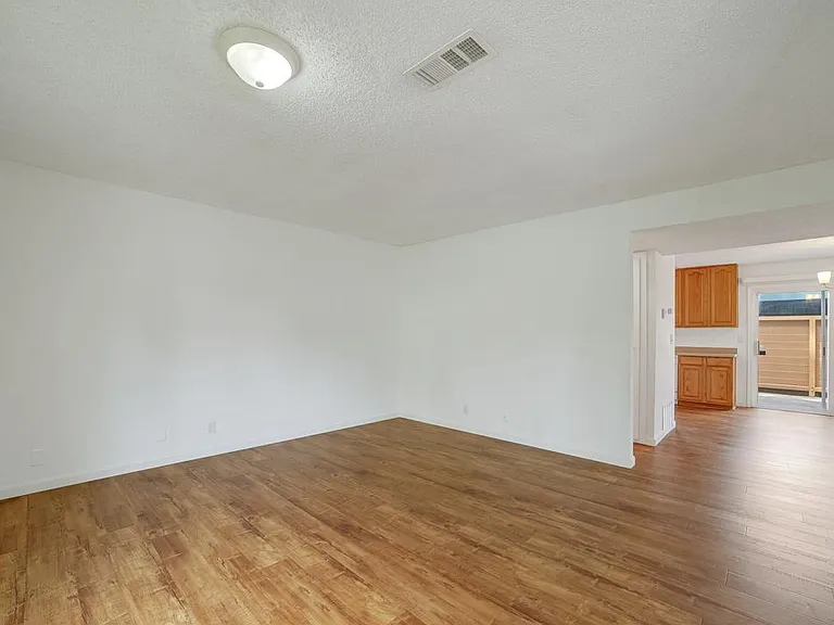3370 Northwood Dr #A — Photo 2