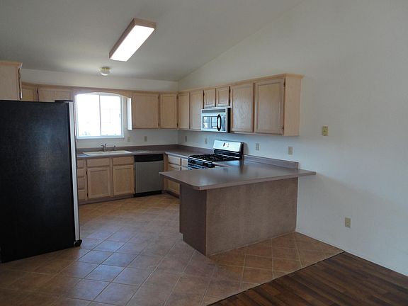 Open floor plan (1 level)