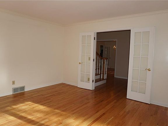 4th image of 3101 Corlear Dr