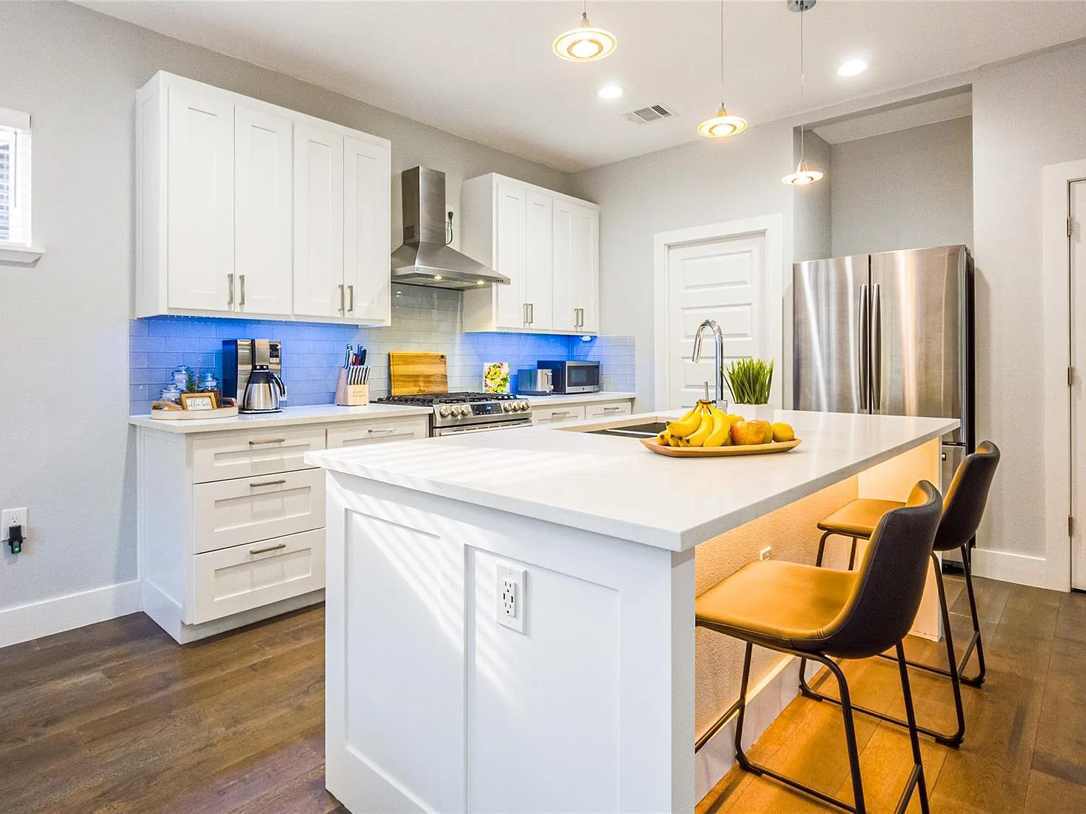 3 bed, 2.5 bath, 1463 sqft, $5,500 — Photo 3