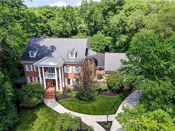 3rd image of 5884 Batsford Dr