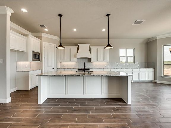 5th image of 228 Maverick Ct