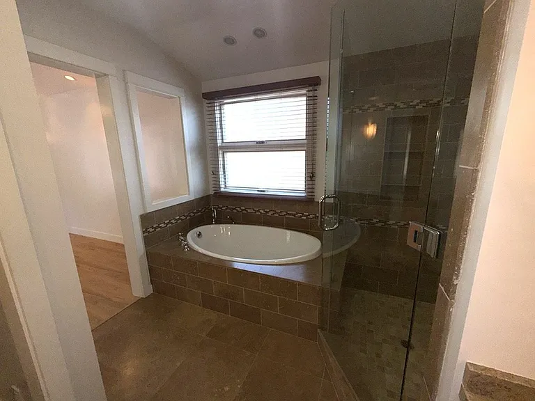 2746 N Kenneth Rd — Photo 17