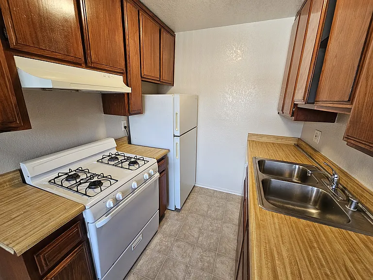 12460 Kittridge St #2 — Photo 7